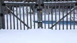 Responda neve, fechado, portões, piscina, inverno, cadeado